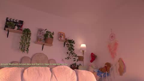 Snapshot of violeth___ chatting on October 14, 11:24 am violeth___ online show from October 14, 11:24 am