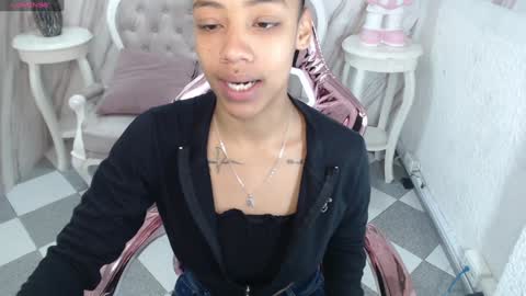 violeth_b online show from December 23, 12:41 pm