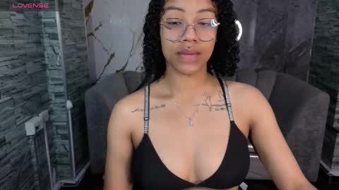 violeth_b online show from October 14, 12:52 pm