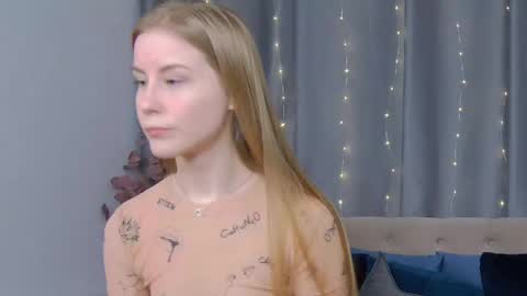 VioletSwone online show from February 18, 3:43 pm