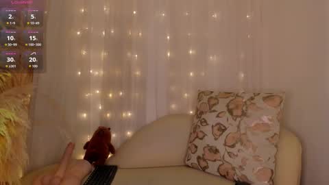 Snapshot of violett23_ chatting on October 18, 3:42 am violett23_ online show from October 18, 3:42 am