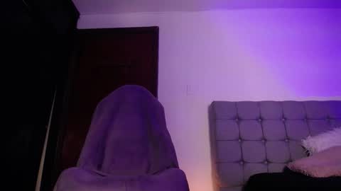 violett_queen122 online show from October 11, 3:00 am