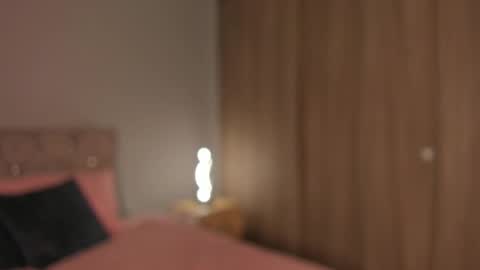 violetta independent model online show from March 2, 8:05 am