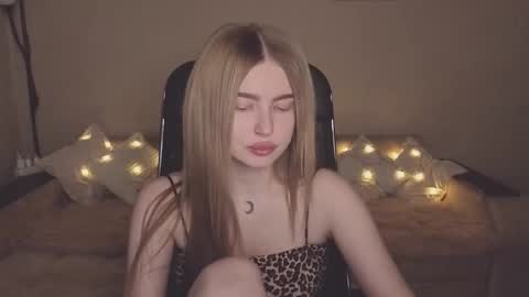 ViolettaOtis online show from December 4, 4:41 pm