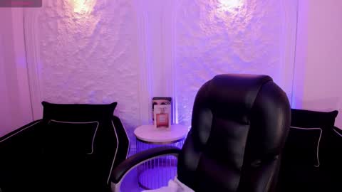 Violett Castel online show from October 12, 4:53 pm