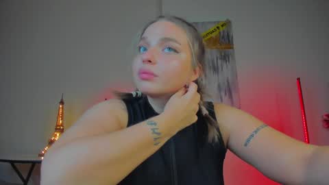 Snapshot of viollasinzz chatting on January 22, 11:11 pm Violla online show from January 22, 11:11 pm
