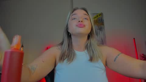Snapshot of viollasinzz chatting on January 5, 5:51 am Violla online show from January 5, 5:51 am