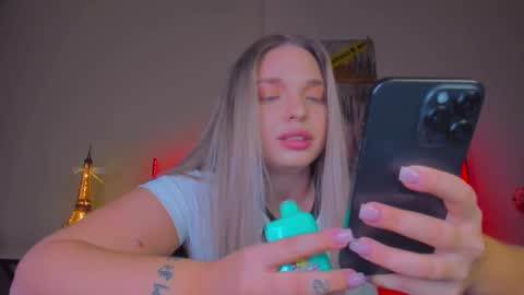 Snapshot of viollasinzz chatting on February 26, 3:43 pm Violla online show from February 26, 3:43 pm