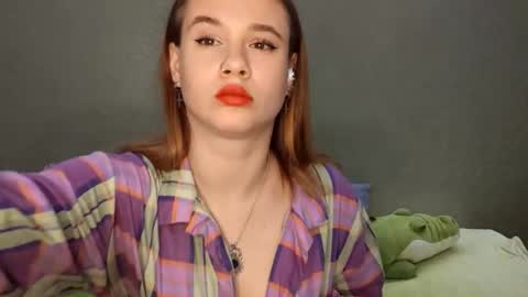 Snapshot of virgiehackney chatting on October 17, 11:02 am Mia online show from October 17, 11:02 am