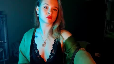 Snapshot of virgiehackney chatting on October 21, 12:20 pm Mia online show from October 21, 12:20 pm