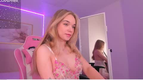 Snapshot of virrginchloee chatting on February 25, 3:09 am Chloe online show from February 25, 3:09 am