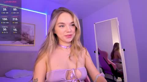 Snapshot of virrginchloee chatting on December 9, 3:07 am Chloe online show from December 9, 3:07 am