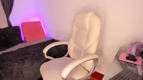 Vict  online show from October 26, 3:24 am