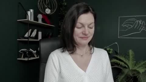 Vivian online show from February 28, 8:14 am