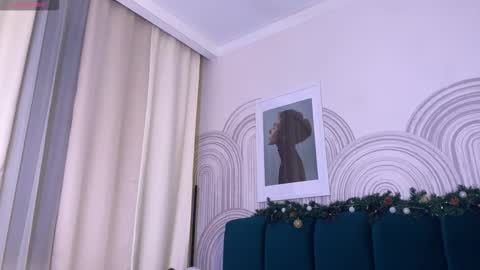 Vivian Evans online show from January 19, 1:02 am