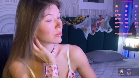 Vivian Evans online show from October 31, 1:18 am