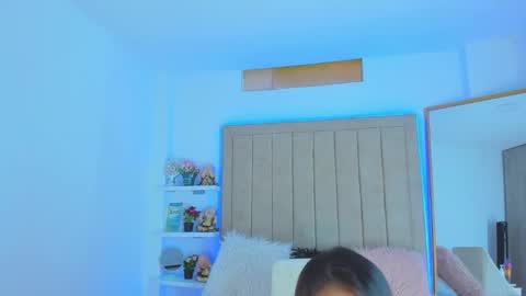 Snapshot of vivian_monroe chatting on February 15, 12:43 pm Vivian Monroe online show from February 15, 12:43 pm