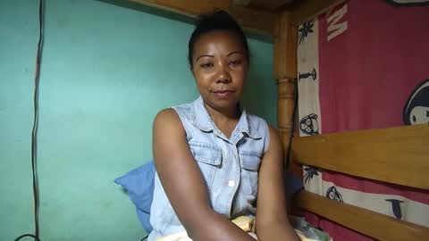 Snapshot of viviane0812 chatting on February 20, 7:34 am viviane0812 online show from February 20, 7:34 am