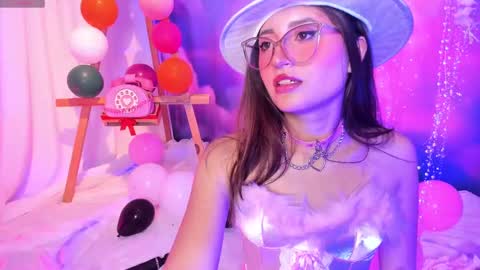 Vivian online show from October 4, 3:05 pm