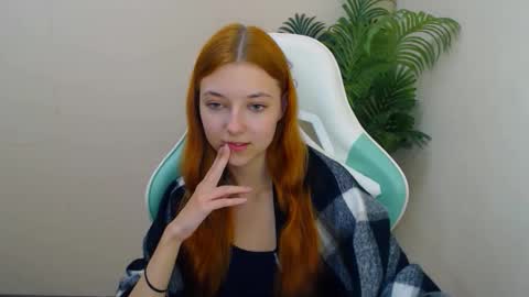 Snapshot of vivien_leight chatting on October 15, 6:21 pm Vivien online show from October 15, 6:21 pm