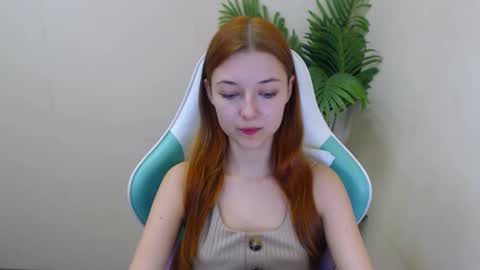 Snapshot of vivien_leight chatting on January 8, 6:41 pm Vivien online show from January 8, 6:41 pm