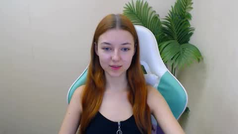 Snapshot of vivien_leight chatting on February 3, 6:39 pm Vivien online show from February 3, 6:39 pm
