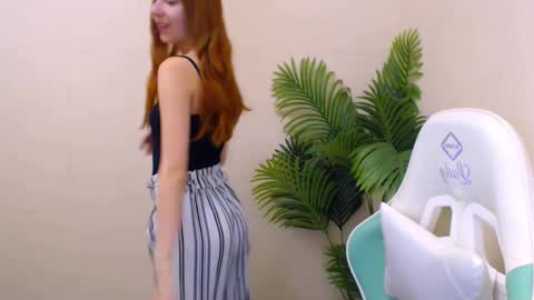 Snapshot of vivien_leight chatting on January 27, 6:30 am Vivien online show from January 27, 6:30 am