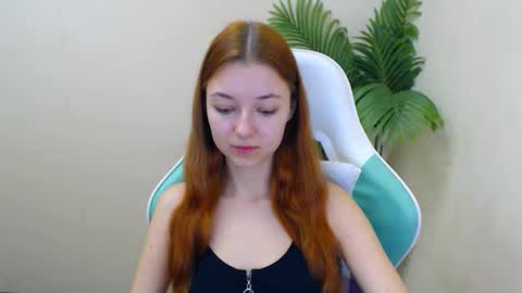 Snapshot of vivien_leight chatting on January 28, 12:32 pm Vivien online show from January 28, 12:32 pm