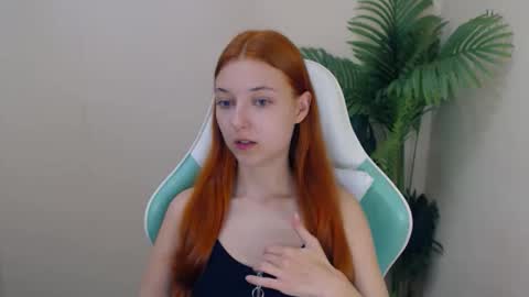 Snapshot of vivien_leight chatting on September 16, 5:54 pm Vivien online show from September 16, 5:54 pm