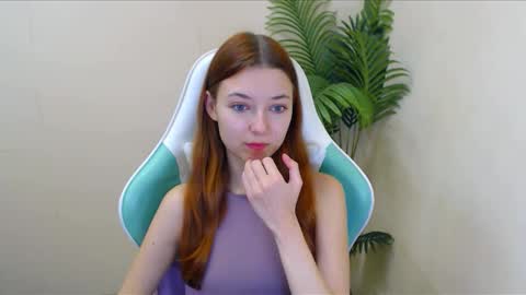 Snapshot of vivien_leight chatting on December 16, 6:49 pm Vivien online show from December 16, 6:49 pm
