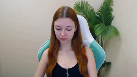 Snapshot of vivien_leight chatting on February 11, 12:47 pm Vivien online show from February 11, 12:47 pm