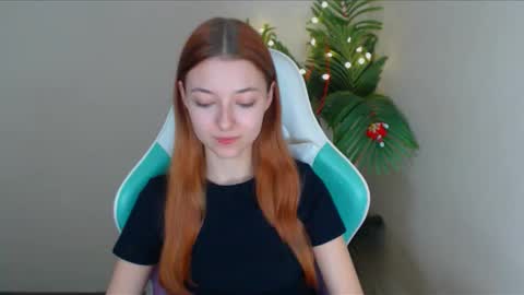 Snapshot of vivien_leight chatting on December 25, 7:02 pm Vivien online show from December 25, 7:02 pm