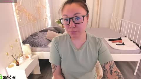 Vivien online show from May 1, 12:14 am