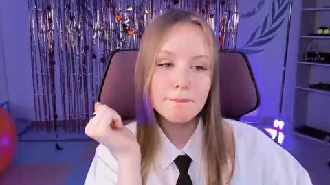 Vivien online show from March 7, 5:17 pm