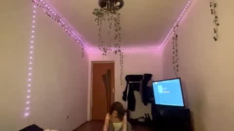 Vivi online show from November 16, 4:18 pm