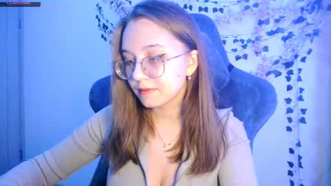 vivivivikkie online show from October 5, 8:25 pm