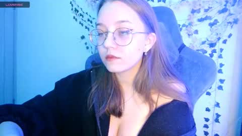 vivivivikkie online show from October 1, 9:31 pm