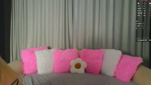 vivyboo111 online show from November 4, 9:31 pm