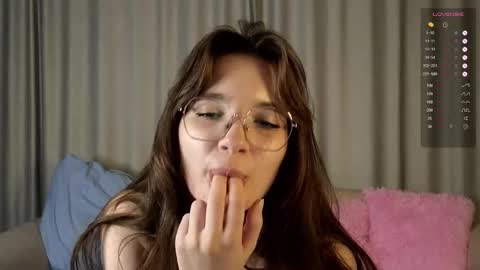 vivyboo111 online show from October 8, 9:30 pm