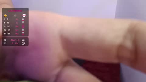 vsantini_ online show from September 26, 9:45 pm