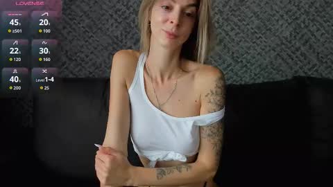 Snapshot of vvalkyriee chatting on October 16, 11:46 am vvalkyriee online show from October 16, 11:46 am