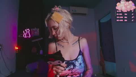 Waifu exe online show from June 5, 5:55 am