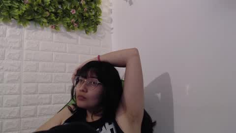 Snapshot of we_n_you chatting on February 14, 2:12 pm Trixie 3 online show from February 14, 2:12 pm