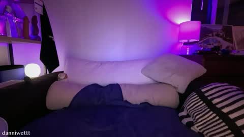 danni online show from November 9, 5:36 am