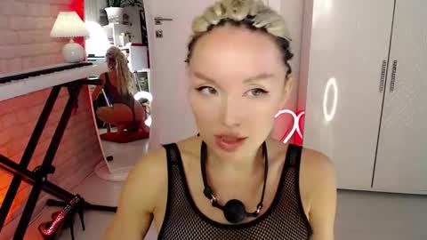 WhiteLaBunny online show from November 6, 2:23 pm