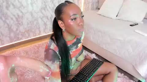whitneyyfox online show from June 11, 12:32 am
