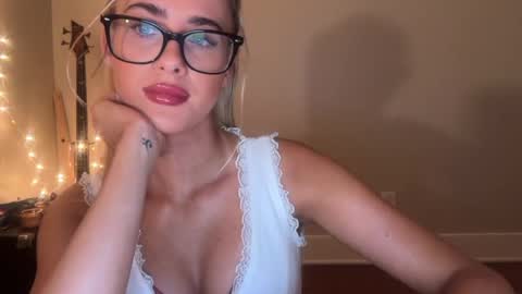 Cassie online show from May 14, 4:07 am