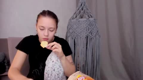 Veronica online show from March 6, 4:17 pm