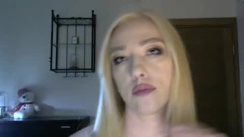 Snapshot of wild_silk_desire chatting on March 6, 8:41 am Alina online show from March 6, 8:41 am