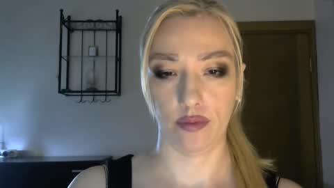 Snapshot of wild_silk_desire chatting on January 26, 8:36 am Alina online show from January 26, 8:36 am